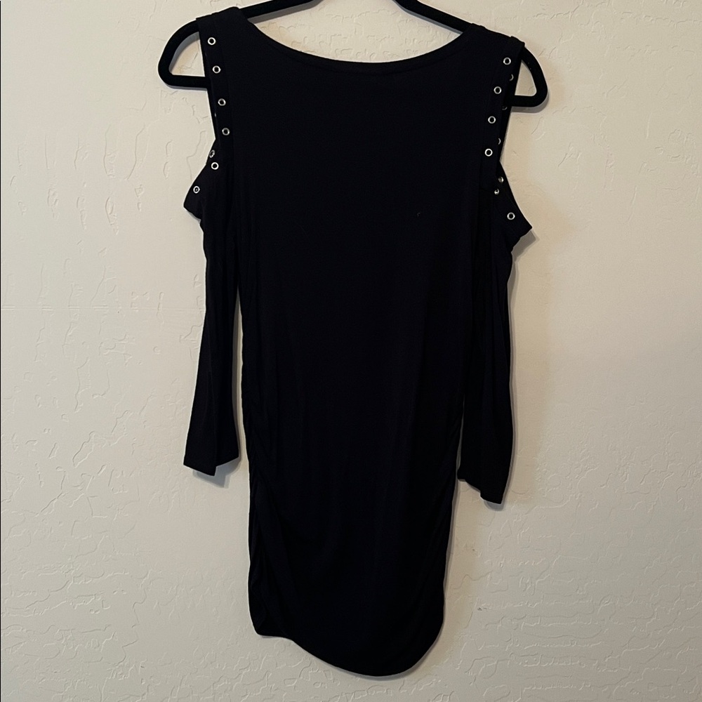 Jennifer Lopez Black Cold Shoulder top - Picture 4 of 4